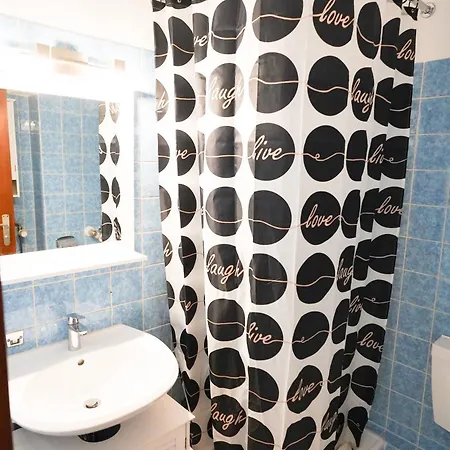 Zentral Und Naturnah Apartamento